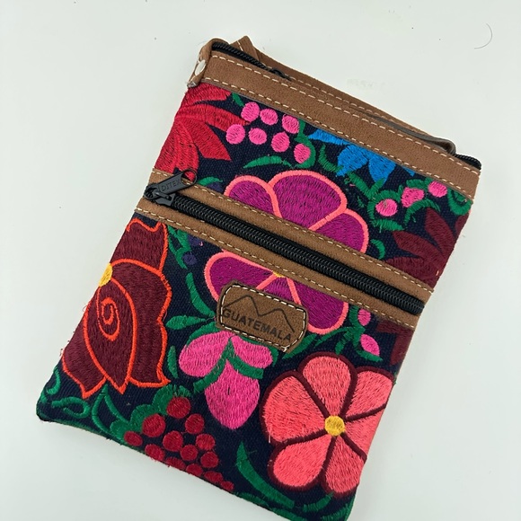 Handmade Guatemalan Crossbody bags - Picture 6 of 6
